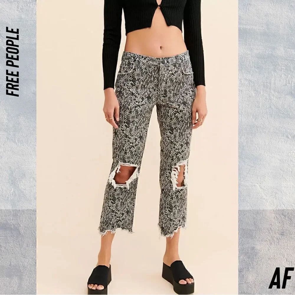 FREE PEOPLE MAGGIE MID RISE SNAKESKIN PRINTED JEANS NWT SIZE 25 DISTRESSED